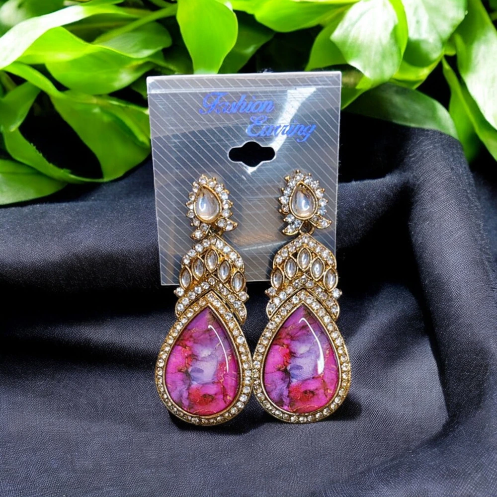 “Golden Noir Glam Earrings” – Where Modern Boldness Meets Classic Shine