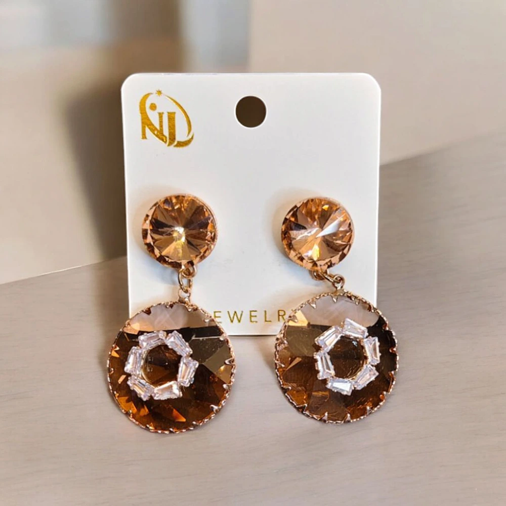 “Golden Halo Korean Earrings” – Grace in a Glimmering Curve